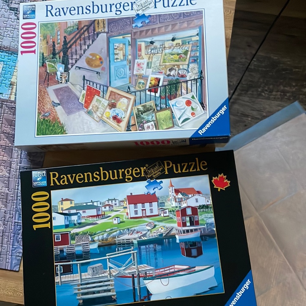 2 Ravensburger Puzzles.
